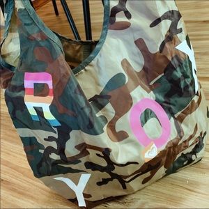 💣 2/$10 💣 ROXY |  reusable polyester camo bag!
